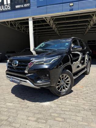 TOYOTA HILUX SW4 2.8 D-4D TURBO DIESEL SRX 7L 4X4 AUTOMÁTICO TOYOTA HILUX SW4 2.8 D-4D TURBO DIESEL SRX 7L 4X4 AUTOMÁTICO